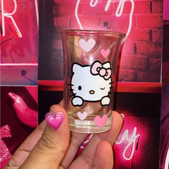 CUSTOM SHOT GLASSES HELLO KITTY AND MORE - Picture 1 of 3